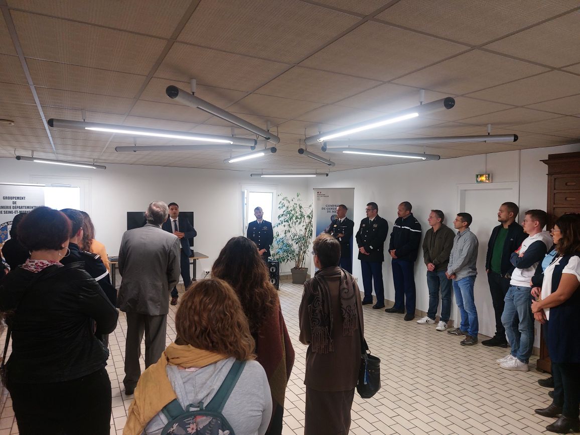 📢 Le GéPROF de Meaux, dédié aux violences intrafamiliales, a été inauguré récemment par le commandant de la gendarmerie de Seine-et-Marne. Cette unité de 7 militaires dispose d'espaces adaptés pour soutenir les victimes, notamment mineures.  #gendarmerienationale