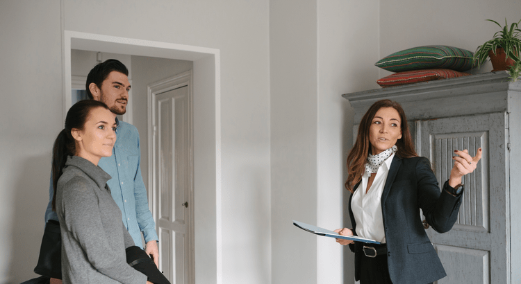 VeenstraTeam's tweet photo. How Real Estate Agents Take the Fear Out of Moving https://t.co/nTn9QsevEH https://t.co/0LbDoBtosy