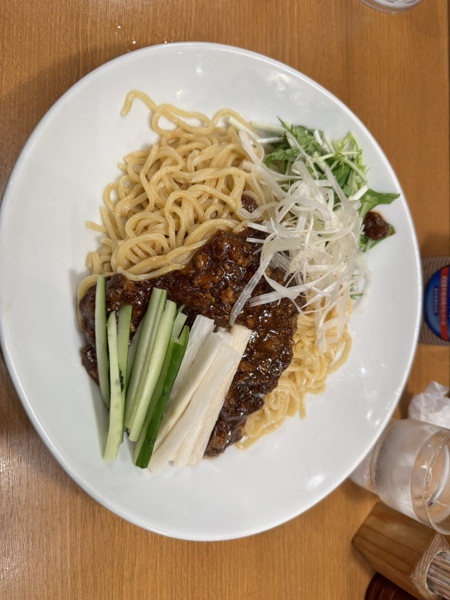 rikupoker's tweet photo. これにスープとご飯ついてきます
900円です

ボリューム満点で無事お腹いっぱい https://t.co/fwgVBVehVF