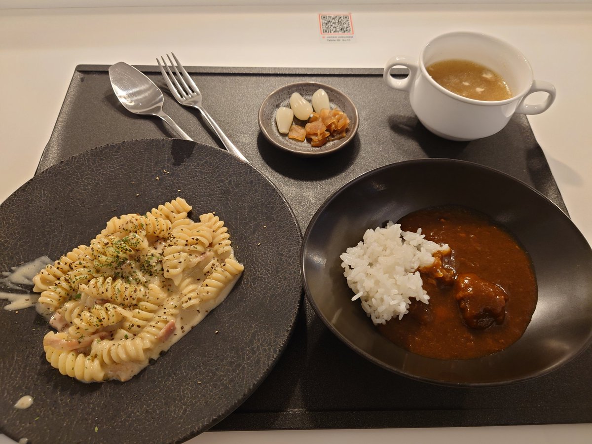 k_sfj's tweet photo. JALのラウンジはやっぱりレベル高い…！ https://t.co/1E5VI0FNoX