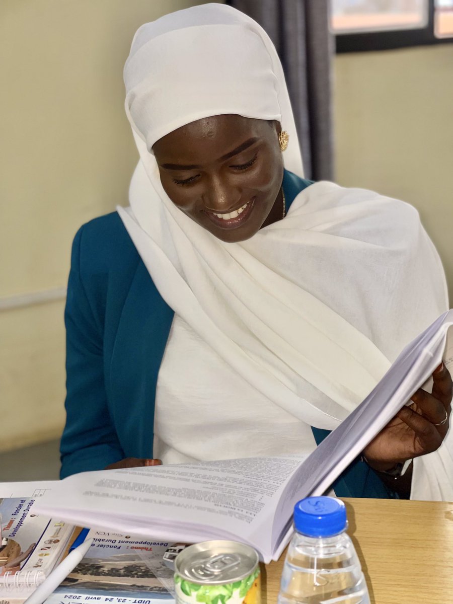 __adjaaaaa__'s tweet image. Alhamdulilah 
DIC validé 🥹✅
Officiellement ingénieur de conception en Géomètre Topographe 🎉🎊
je suis trop fière de moi 😭❤️