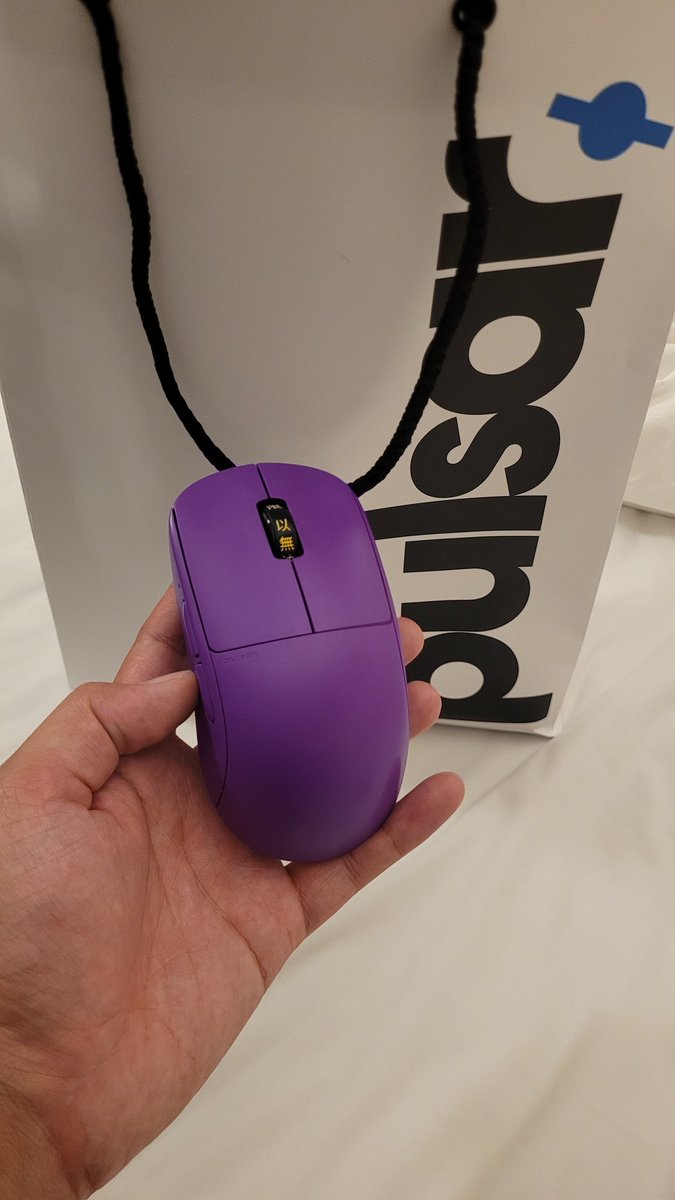 x0lse's tweet photo. Thanks for letting me tour @PulsarGears HQ during my trip to Korea. Special thanks to Ambroise for taking me out to dinner 😍Shame I forgot my x2 at the hotel room so you couldn't sign and kiss it for me. The goodie bag was nice as well (PurpLee not included) https://t.co/uDHwwp5wA5