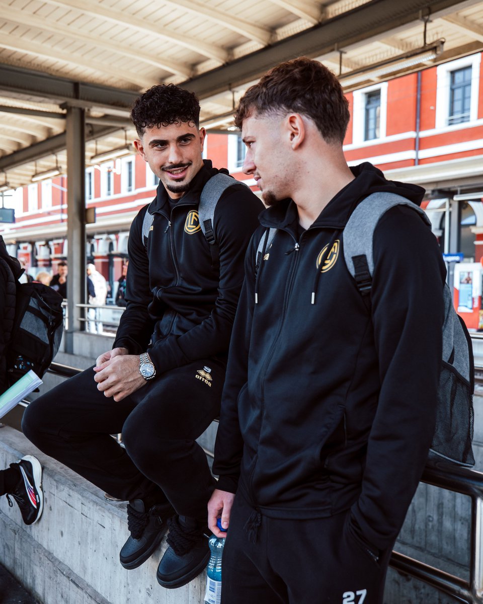 FCLugano1908's tweet photo. Si parte 🔥! Oggi viaggiamo in treno. 🚅 🔜 ZH
#noibianconeri #fcl #fclugano #CSSL #GCLUG https://t.co/xWBssfCdy4