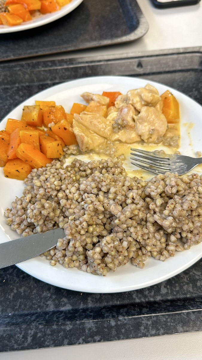 Leotail9's tweet photo. Plat à la cantine exécrable! #nul #mauvais #rembourser https://t.co/2jd1vvTSP2