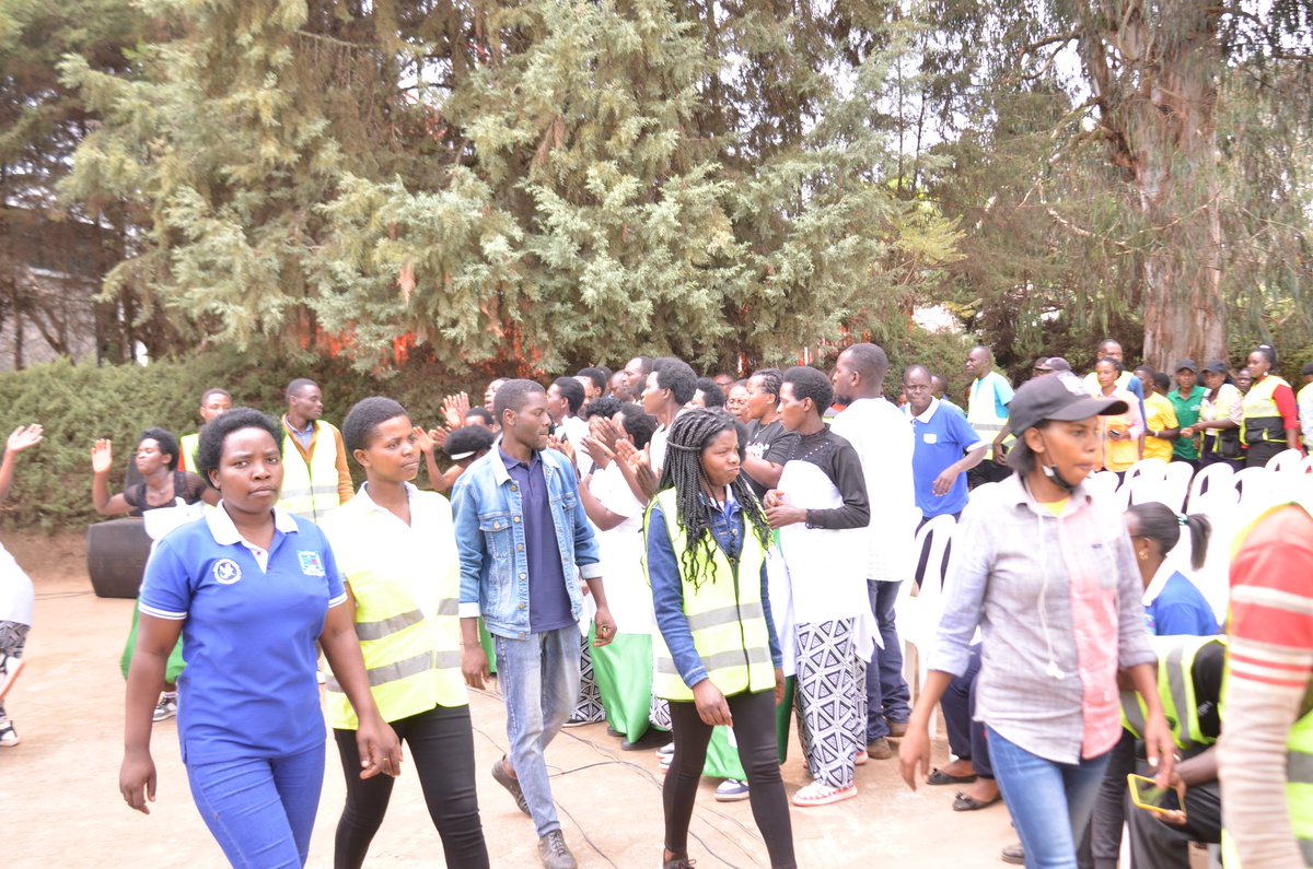 <a href="/RwandaNorth/">Northern Province/ Rwanda</a> <a href="/gahundemaurice/">Maurice Mugabowagahunde</a> <a href="/RwandaLocalGov/">Ministry of Local Government | Rwanda</a> <a href="/KubanaRichard/">Kubana Richard</a> <a href="/NzabonimpaEmmy/">Emmanuel NZABONIMPA</a> Uyu munsi kandi wo gusoza Ukwezi k'Ubumwe n'Ubudaheranwa, Perezida w'Ihuriro ry'Ubumwe n'Ubudaheranwa mu Karere Nshogoza Protais, yashimiye ubuyobozi ko bwahisemo ko ubera ku Mulindi w'Intwari ngo kuko ari ipfundo ry'itangira ryo guharanira Ubumwe n'Ubudaheranwa by'Abanyarwanda.