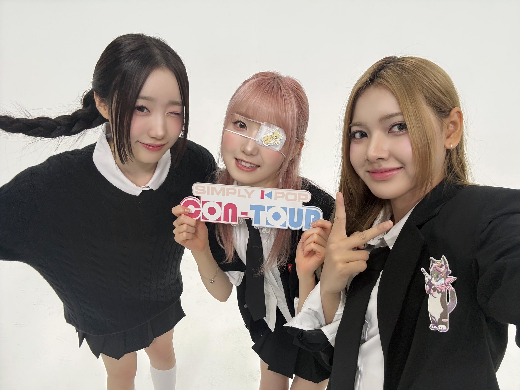 GbNroN6akAMn7de?format=jpg&name=large