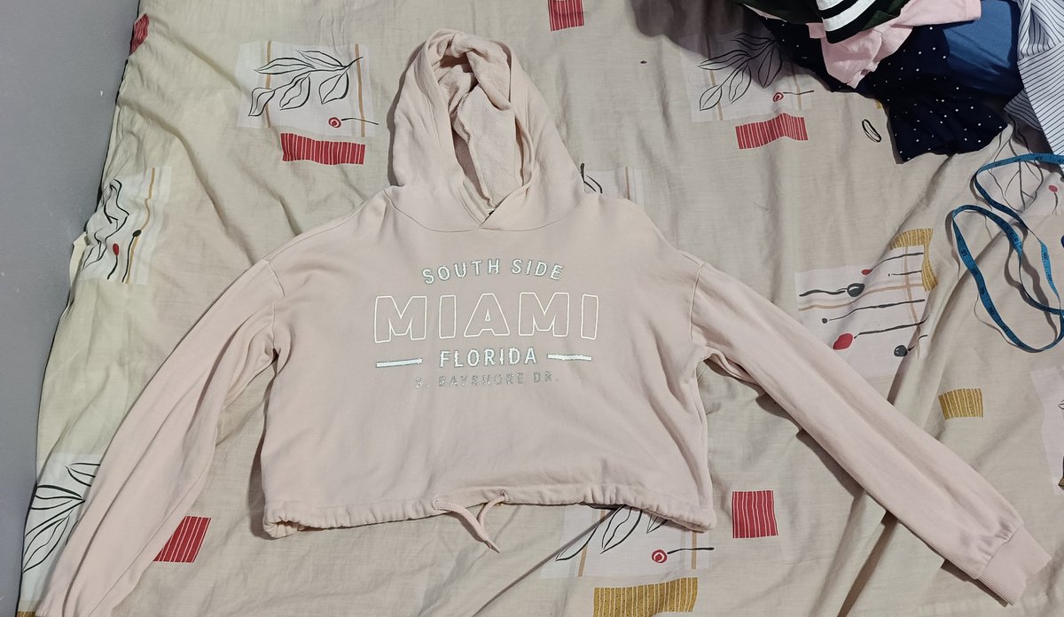 clothes_storenp's tweet photo. เสื้อครอปh&amp;m (ซื้อมาราคาแอบแรง😭) อก32-36 ยาว15 มีฮู๊ด ผูกตรงเอวได้นะคะ
🛒69 บาท
🛍️ค่าส่ง 30 บาท
#ส่งต่อเสื้อผ้ามือสอง #ส่งต่อเสื้อผ้ามือ2 #เสื้อมือสอง #เสื้อมือ2 #เสื้อมือสองราคาถูก #โล้ะตู้เสื้อผ้า #โล๊ะเสื้อผ้า  #เสื้อผ้าราคาเบาๆ #เสื้อผ้ามือสอง https://t.co/9aIRXdkMzN