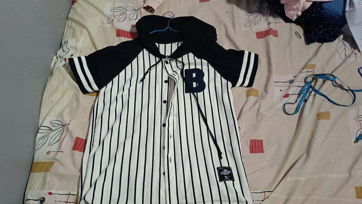 clothes_storenp's tweet photo. อก32-40 ยาว26 มีฮู๊ด สามารถใส่เป็นเสื้อปกติ ติดกระดุม หรือใส่เป็นเสื้อคลุมก็ได้นะคะ
 🛒59บาท
🛍️ค่าส่ง30บาท
#ส่งต่อเสื้อผ้ามือสอง #ส่งต่อเสื้อผ้ามือ2 #เสื้อมือสอง #เสื้อมือ2 #เสื้อมือสองราคาถูก #โล้ะตู้เสื้อผ้า #โล๊ะเสื้อผ้า  #เสื้อผ้าราคาเบาๆ #เสื้อผ้ามือสอง https://t.co/IomTvOyJLj