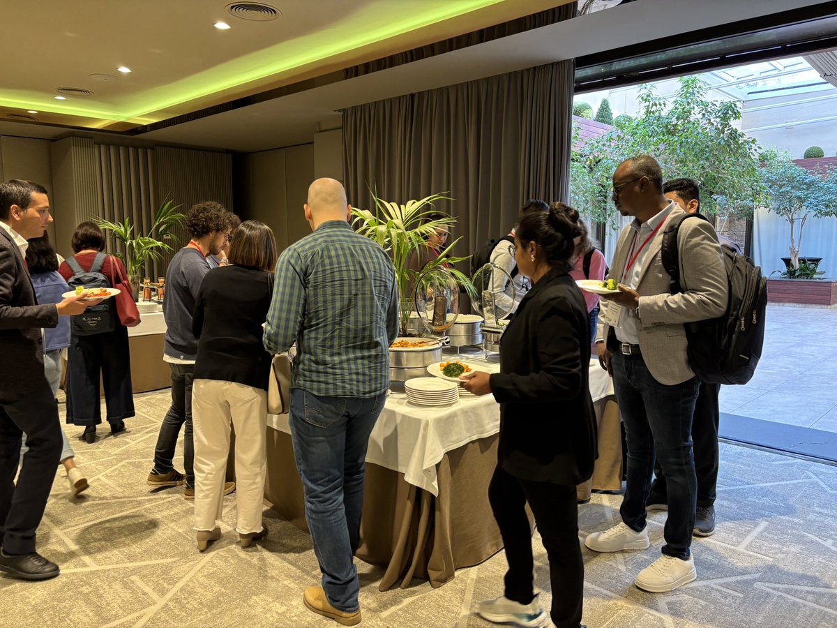 SETCORORG's tweet photo. SMS2024 and joint events @SmartMatSurf @Sensors2024 @EGF_2024 @NanoMed2024 - Lunch breaks photos https://t.co/5cF8DsTzbB