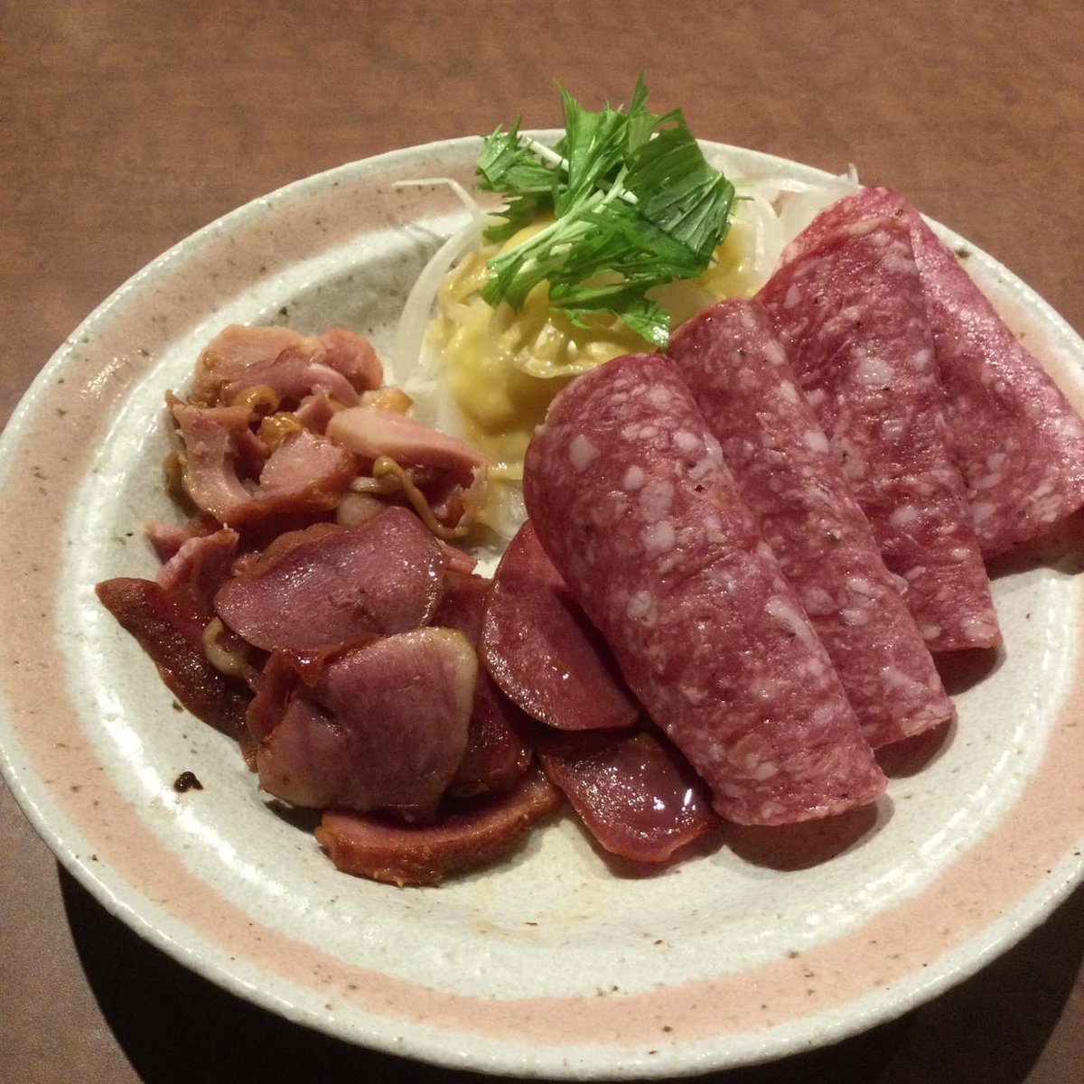 伏見駅すぐの居酒屋「酒天童子」

手作りぎょうざも５種類に増えました。１人前ずつ食べ比べをして頂くお客様もいたりします。

またオーダーはセルフオーダーでお願いしているので、なかなかスタッフの声でおすすめする事が少ない… instagram.com/p/DByNSjhBIPU/