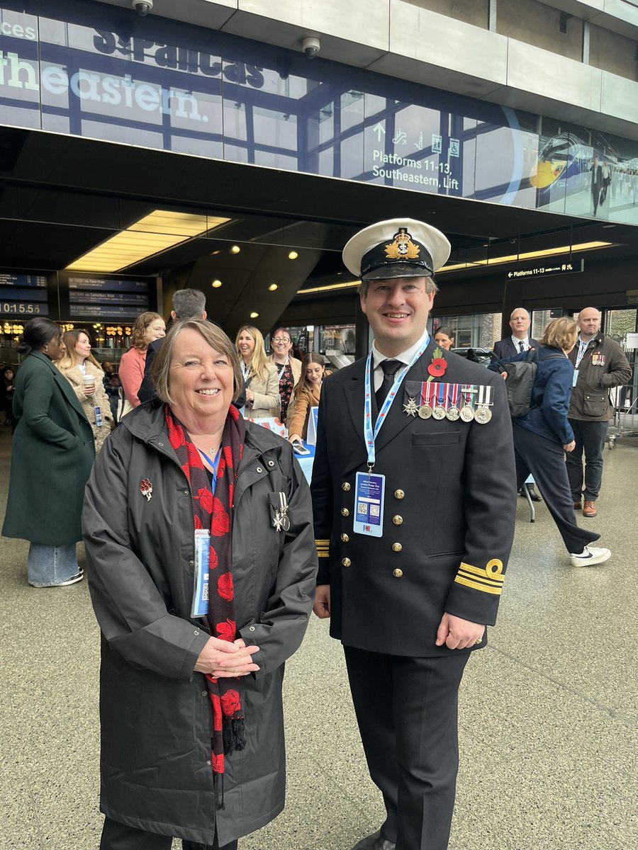 ๐๐ก๐๐ซ๐ฅ๐๐ฌ ๐๐๐ซ๐ซ๐๐ญ๐ญ (@charles_perrett) on Twitter photo A pleasure to bump into <a href="/stjohnambulance/">St John Ambulance England</a> volunteer <a href="/wendy_human/">Wendy Human</a> and the <a href="/MWChoirs/">Military Wives Choirs</a> stpportung <a href="/PoppyLegion/">Royal British Legion</a> #LondonPoppyDay at @tfl St Pancras. A pleasure to bump into <a href="/stjohnambulance/">St John Ambulance England</a> volunteer <a href="/wendy_human/">Wendy Human</a> and the <a href="/MWChoirs/">Military Wives Choirs</a> stpportung <a href="/PoppyLegion/">Royal British Legion</a> #LondonPoppyDay at @tfl St Pancras.