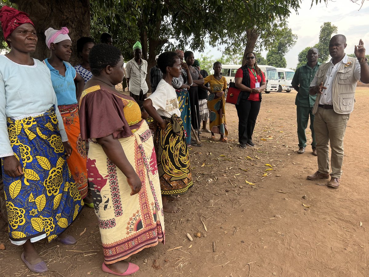 nawsheenh's tweet photo. We met with a group composed mainly of women who are implementing activities to retain water at the base of Mount Mulanje.
#CDRFIForum https://t.co/uxntqKBGBG