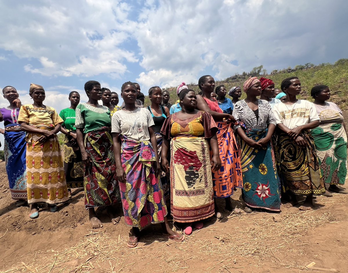 nawsheenh's tweet photo. We met with a group composed mainly of women who are implementing activities to retain water at the base of Mount Mulanje.
#CDRFIForum https://t.co/uxntqKBGBG