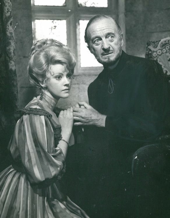 LynneFrederick's tweet photo. #HappyHalloween from the #LynneFrederickFanPage 🎃
•
#LynneFrederick with #DavidNiven in #TheCantervilleGhost
•
{#LynneFrederick} {#EnglishRose}{#LynneFrederickFanPage} https://t.co/av6duFLz5E