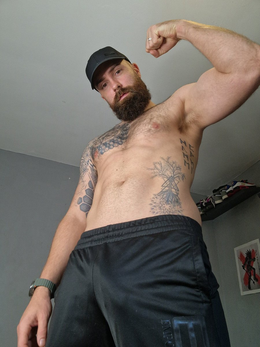 MasterDomUK's tweet photo. Thinking of spending the night in London on Monday 

Will have time for ATM cash drains and maybe 1 or 2 sessions 

Deposits will be required 

DM if interested https://t.co/1KZAHpIlJL