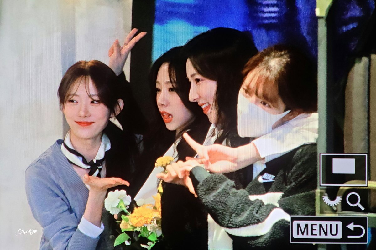 241031

🫠🫠🫠

#우주소녀 #WJSN
#여름 #이여름 #YEOREUM
#엑시 #루다 #은서