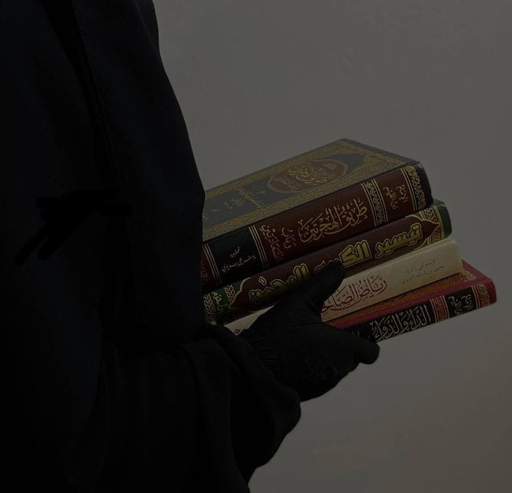 Taalibah_2's tweet photo. If knowledge is taken away from the woman, Ignorance will travel in generations. https://t.co/4hyRBxmI6I