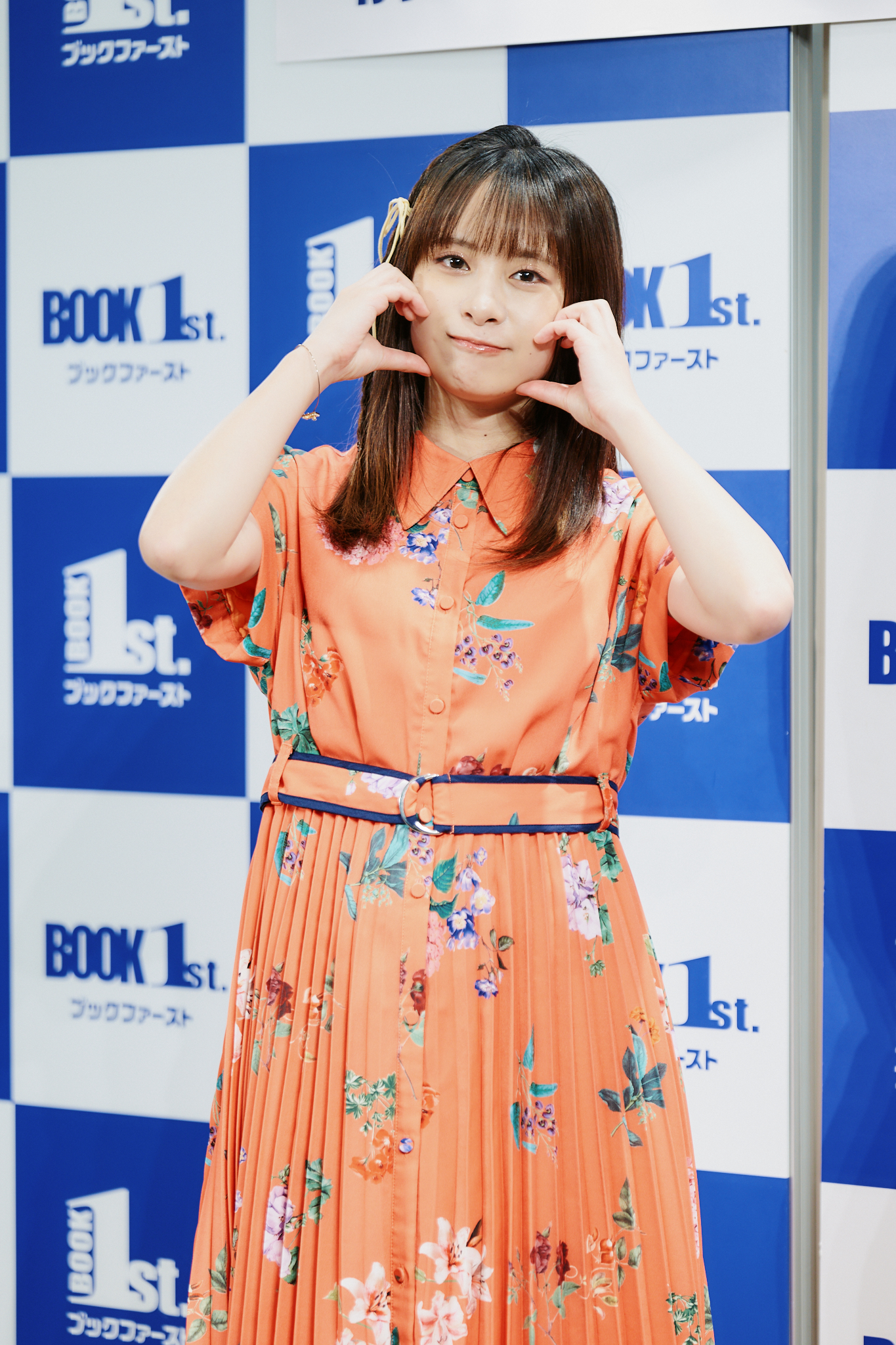 前田佳織里 サイン入りチェキ② 前田佳織里 直筆サイン入りチェキ - メルカリ