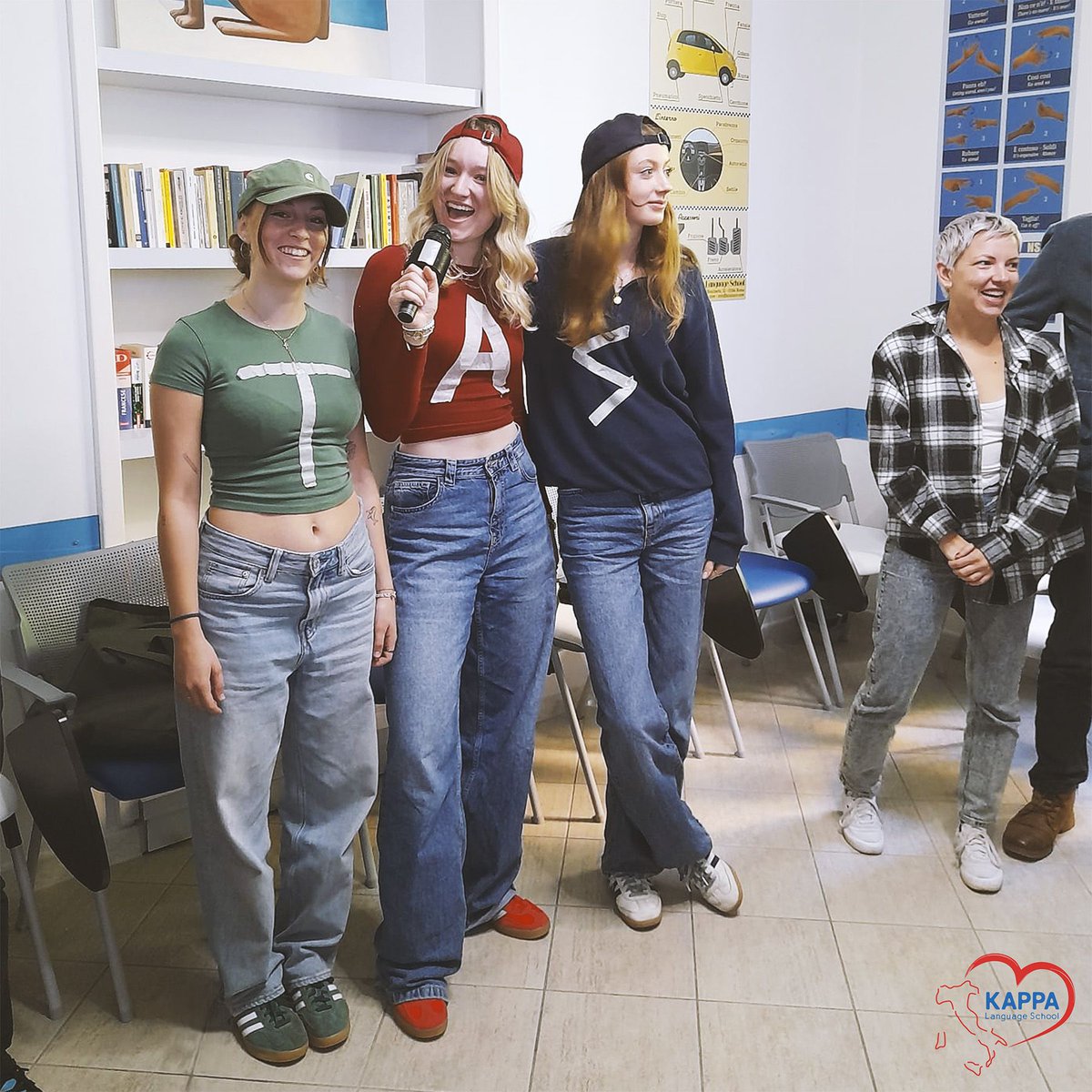 kappalanguage's tweet image. Prima tornata di foto del nostro concorso di Halloween! 🎃 
Streghe, folletti, criceti canterini, agenti segreti: qual è la vostra maschera preferita? 👹 

#learnitalian #halloween2024 #iostudioconkappa