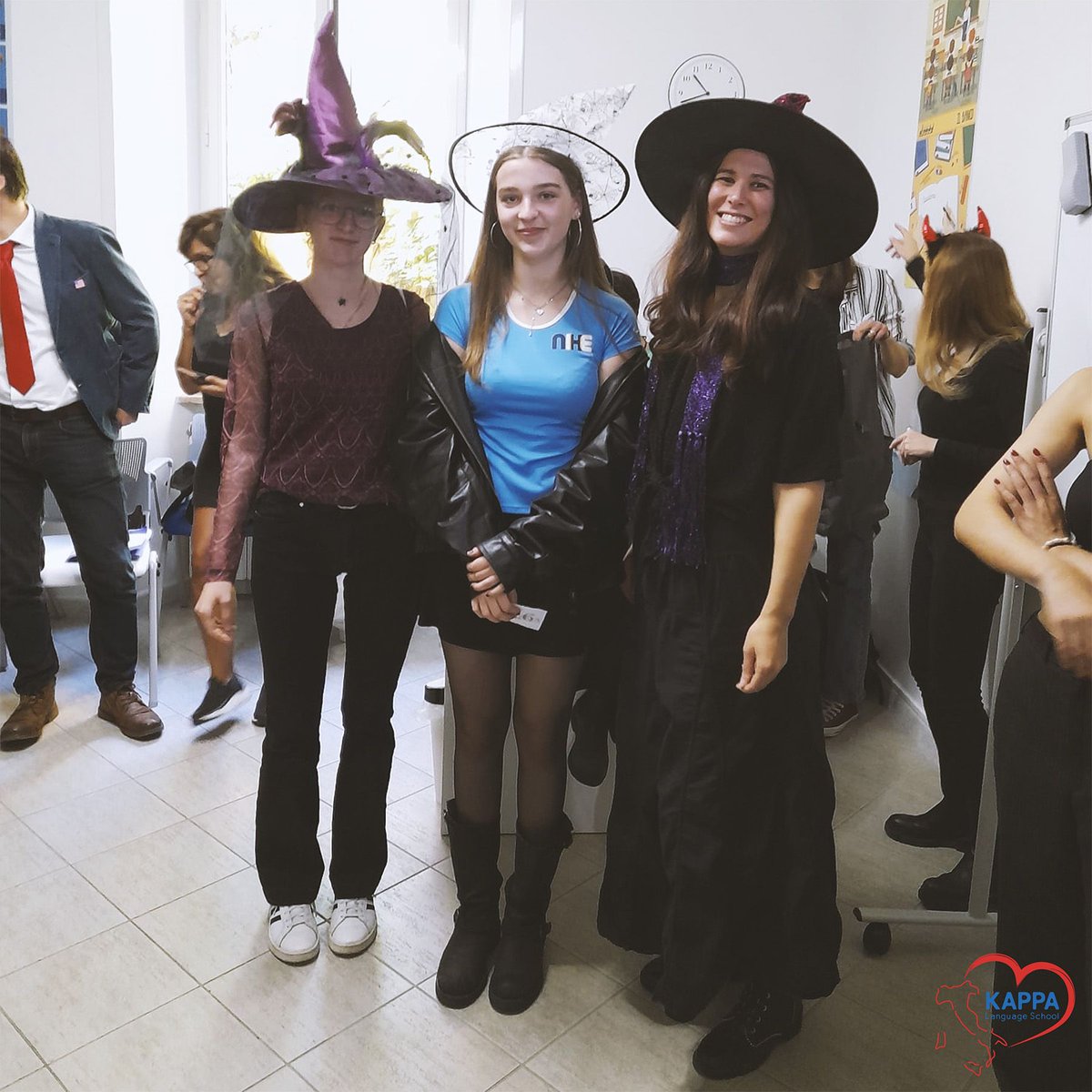 kappalanguage's tweet image. Prima tornata di foto del nostro concorso di Halloween! 🎃 
Streghe, folletti, criceti canterini, agenti segreti: qual è la vostra maschera preferita? 👹 

#learnitalian #halloween2024 #iostudioconkappa