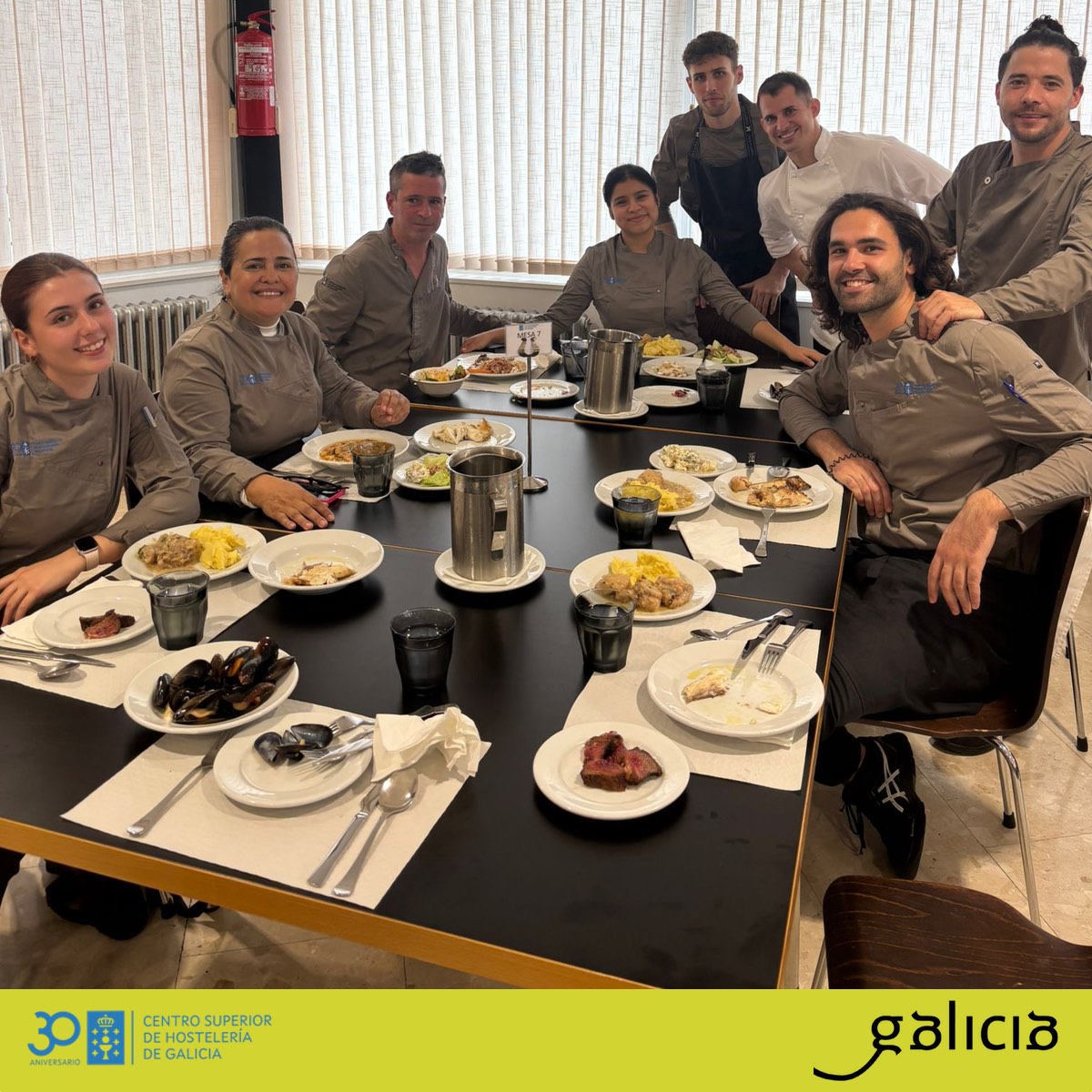Los alumnos 🧑‍🍳👩‍🍳del Curso de Chef en Cocina y Pastelería son una piña🤝. Van en grupo a clase, pero también conviven fuera de las intalaciones de la escuela. Cualquier momento es bueno para echar unas risas y ser compañeros. 👏
#lifecshg