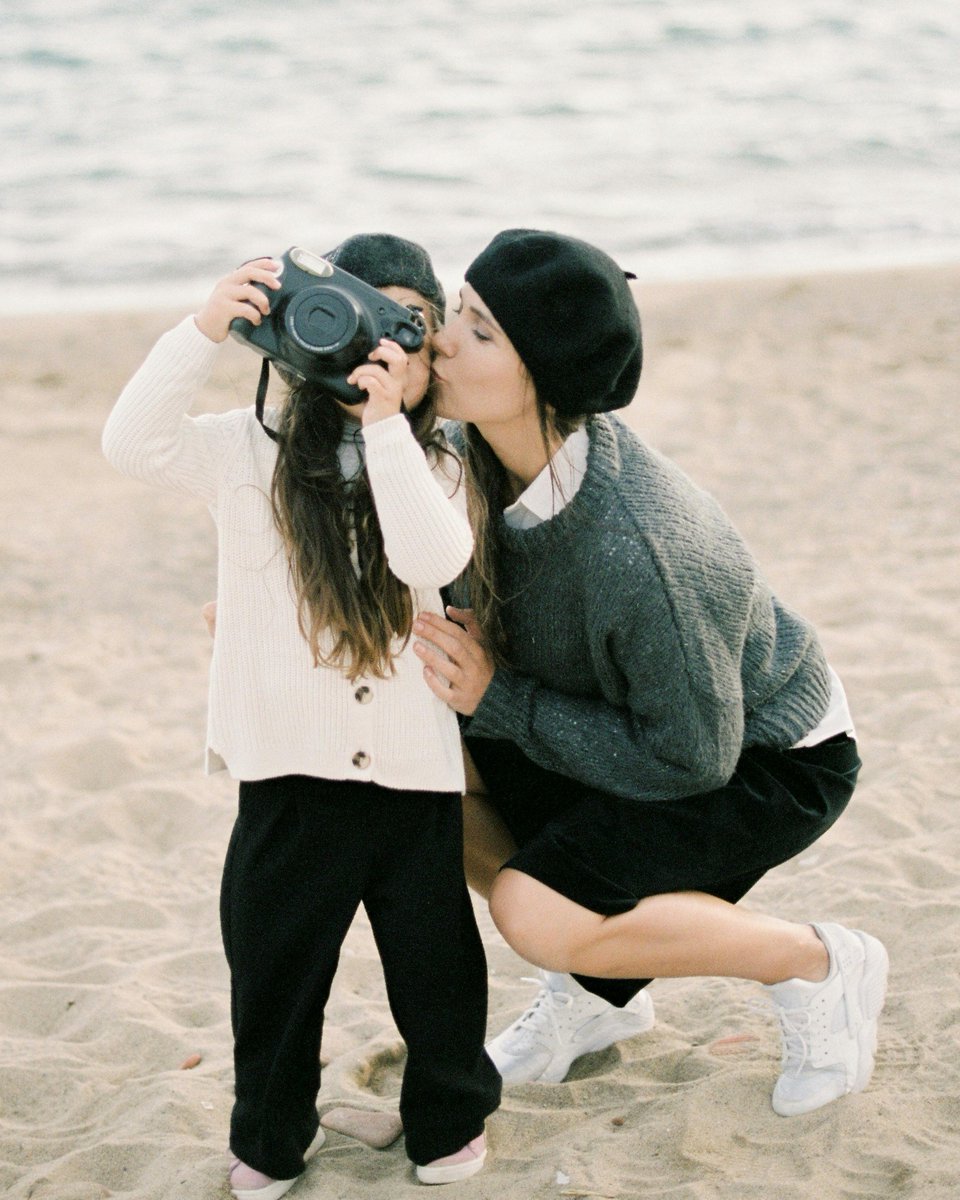 PostSnap's tweet image. This half term, why not embark on a Photo Scavenger Hunt? Give them a list of things to find with a camera, such as... 

👉 Colourful leaves
👉 A cosy jumper
👉 The cloudy sky
👉 A hot drink
👉 Frosted windows
👉 A mushroom

Then, preserve them in print &amp;gt; bit.ly/3ZOJuGw