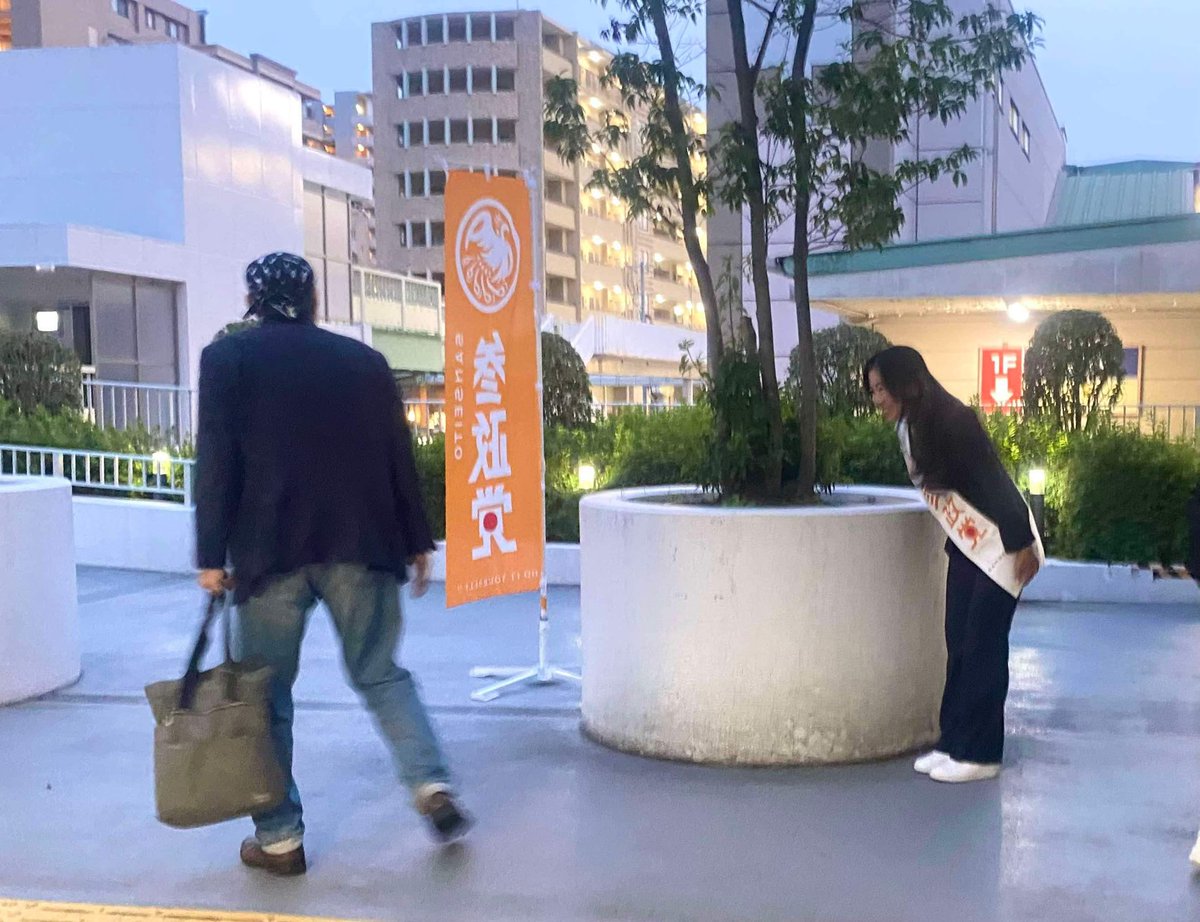 sanseito_osaka's tweet image. 【7区 活動in #阪急千里線 #南千里駅 】

#池上わかこ が 南千里駅にて選挙後のご挨拶をさせて頂きました。

「投票しましたよ！」
「参政党 応援していますからね！」

選挙後、毎日労いのお言葉を頂戴しております😌

ご通行中の皆様、有難うございました🙇🏻‍♀️

#参政党
#大阪7区
#吹田市
#摂津市