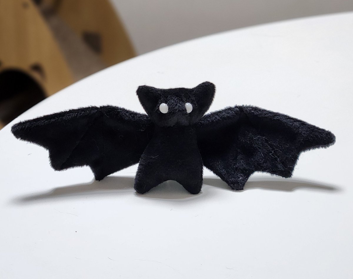 knitting_HADA's tweet photo. 봉제 박쥐인형 판매합니다🦇
바느질로 만든 박쥐에 뜨개질로 만든 털옷을 입힌 인형입니다!🪡🧶
RT추첨 1분께 원하시는 눈색의 박쥐인형을 보내드립니다!(당발 1130)
https://t.co/f8DunFPfXD https://t.co/jphD0wEdGu