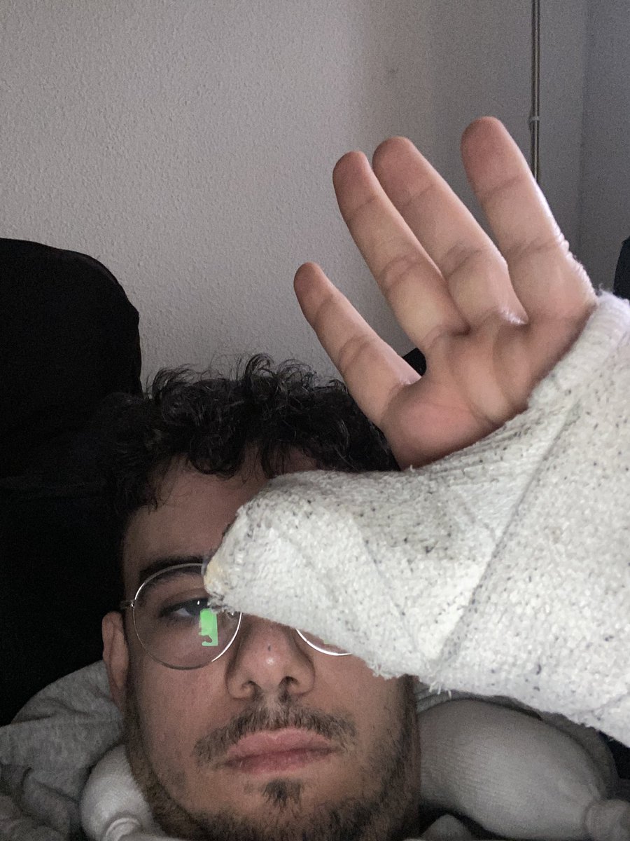 Infelizmente mientras estava en mi otro curro, me cae de moto y partí el hueso de la muñeca, desde q me mudé aquí a Madrid entento al maximo recomponer para una mejor vida y estar focus en el lol… bastante triste no poder jogar la iberian… 
Perdón a todos, no voy a desistir!