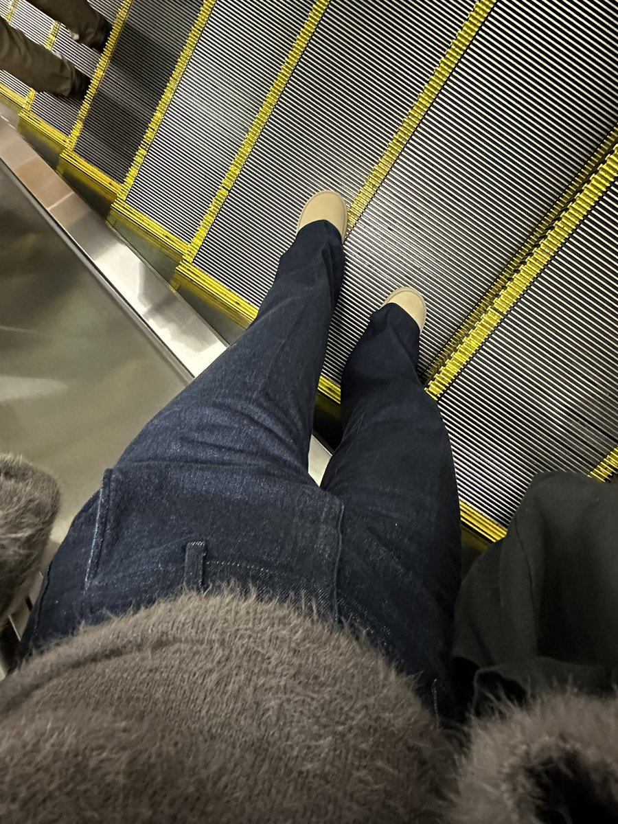 ayameet0119's tweet photo. ユニクロのこのパンツまじで脚爆盛れするからおすすめ🩷ハイウエストで身体の半分以上は脚にできる。お尻周りもスッキリ見えるし、これ着て楽してスタイル盛ろ？ https://t.co/rckYncfvyM
