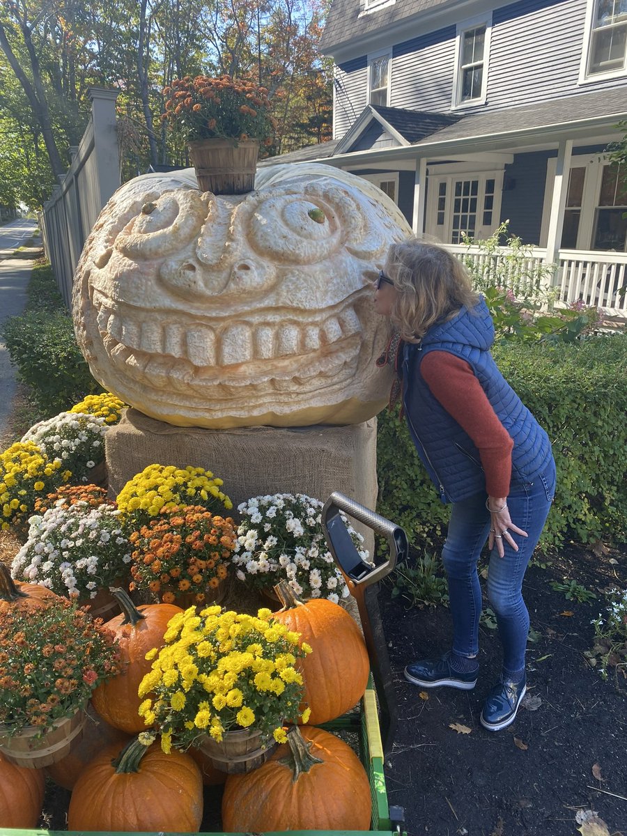 Happy Hallowe’en to all. May the creative spirit of the day allow you to pause, reflect, and focus a little more on the joy of life. Change the world by changing yourself. Start with an enthusiastic celebration of a day where we can all be equally creative and responsibly silly!