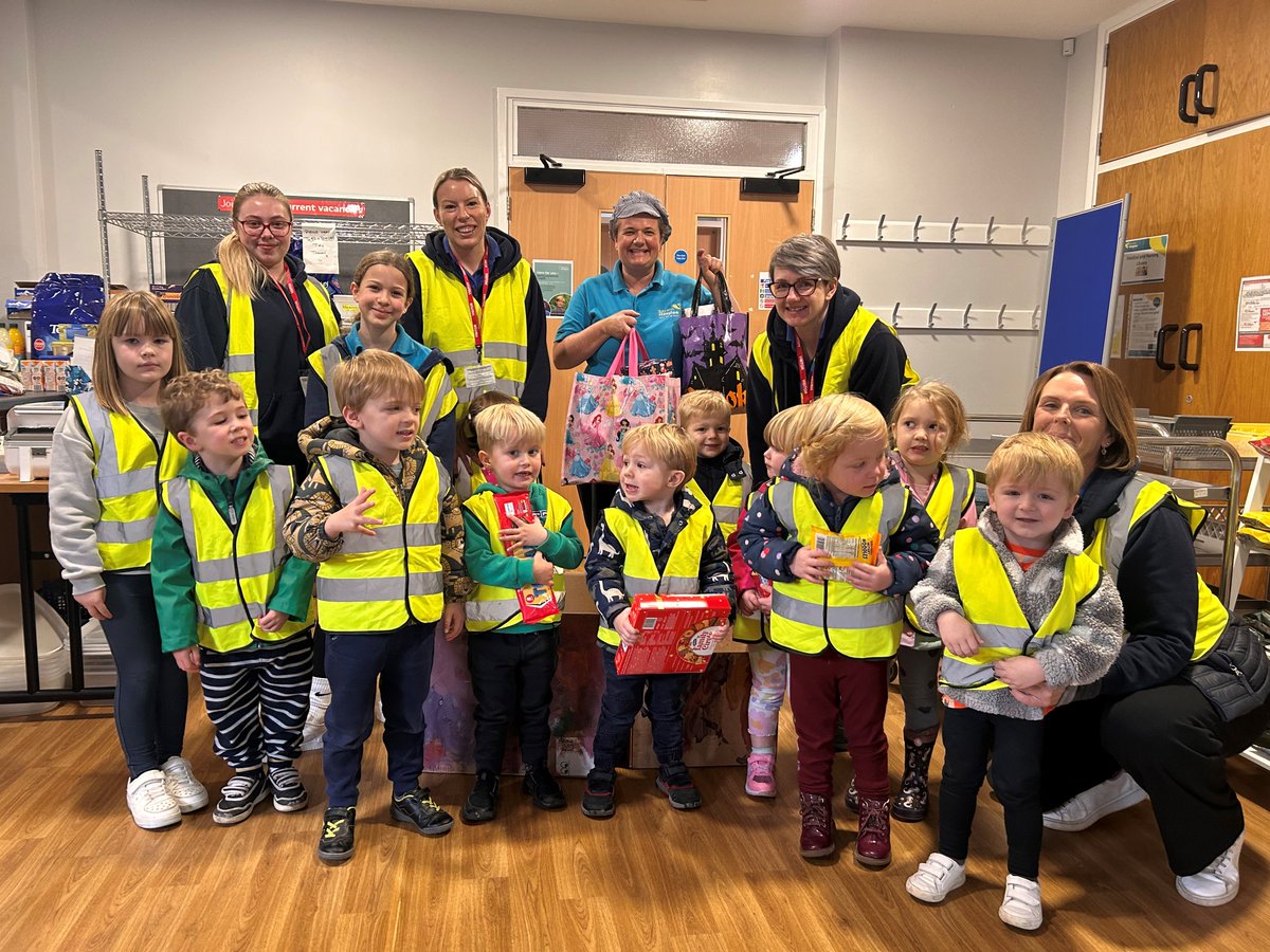 We had very special visitors this week. The parents at Stargazers Nursery donated food items to us for our kitchen to use.
The children met our head chef Amy, stopped for a snack and then enjoyed the Gruffalo trail.
Thank you and it was a pleasure to meet you all...