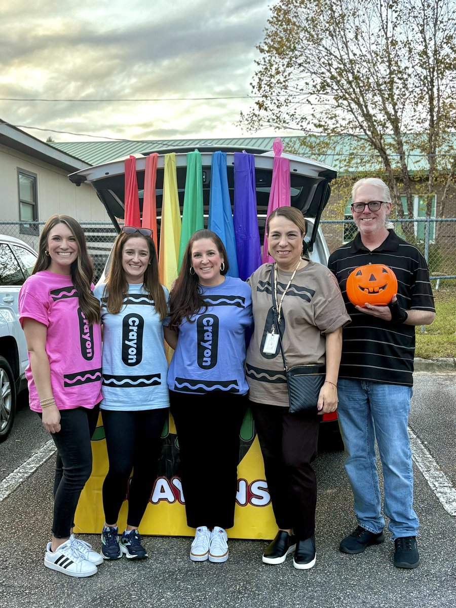 Caroline Robertson (@wesmrsrobertson) on Twitter photo Happy Halloween from the <a href="/WakefieldES/">Wakefield Elementary</a> kindergarten crayons 🖤 <a href="/WESPTAeagles/">Wakefield Elementary PTA</a> <a href="/WakefieldStrong/">Wakefield Strong</a> Happy Halloween from the <a href="/WakefieldES/">Wakefield Elementary</a> kindergarten crayons 🖤 <a href="/WESPTAeagles/">Wakefield Elementary PTA</a> <a href="/WakefieldStrong/">Wakefield Strong</a>