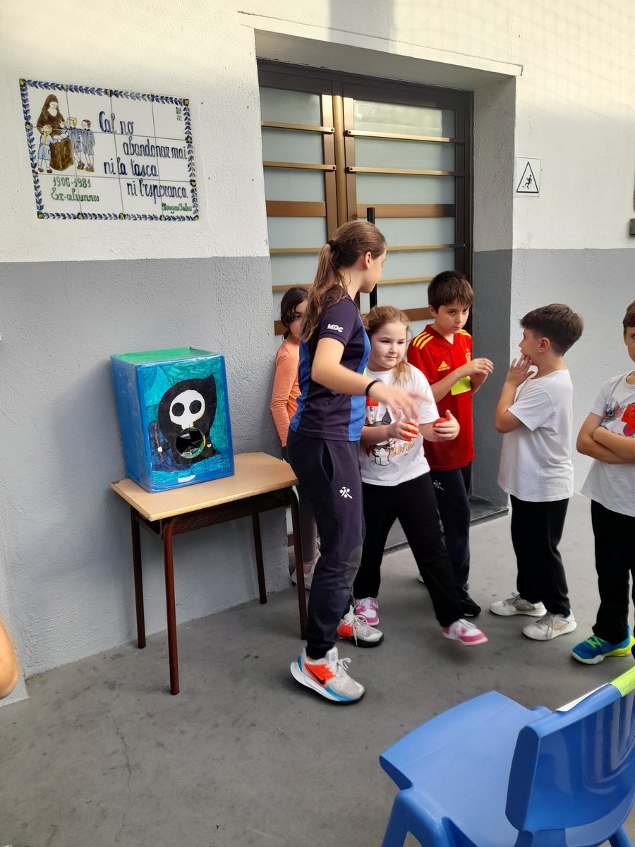 Encarni Morillas (@encarnimdc) on Twitter photo Gran tarda de Jocs pensats i organitzats pels alumnes de 6è ( Que grans "monis" heu estat!) pels seus companys/es de 3r i 4t!
El que ens emociona ens fa crèixer #responsabilitat #Gincanacastanyera <a href="/mdc_iris/">Iris MDC</a> <a href="/pepemestremdc/">Jose Mestre Pereira</a> <a href="/escolamdcprat/">escolamdcprat</a> Gran tarda de Jocs pensats i organitzats pels alumnes de 6è ( Que grans "monis" heu estat!) pels seus companys/es de 3r i 4t!
El que ens emociona ens fa crèixer #responsabilitat #Gincanacastanyera <a href="/mdc_iris/">Iris MDC</a> <a href="/pepemestremdc/">Jose Mestre Pereira</a> <a href="/escolamdcprat/">escolamdcprat</a>