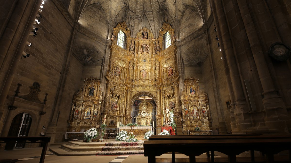 Descubre la historia de #Haro visitando la majestuosa Iglesia de Santo Tomás. 🏰 Este monumento, con su impresionante arquitectura, refleja la rica tradición de la ciudad. 🌟

👉 n9.cl/p8my17

#VisitSpain #TeMerecesEspaña #SpainCulturalHeritage #LaRioja <a href="/lariojaturismo/">La Rioja Turismo</a>