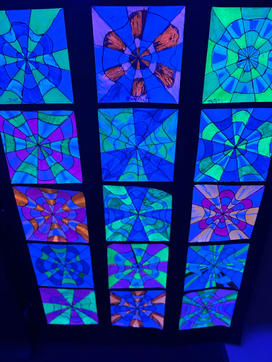 Check this out!😮 Chaparral Elementary art teacher Stormy Olsen introduced something new and innovative to the Chaparral Shark Tank: a Glow Gallery showcasing student artwork across all grade levels. The gallery was heavily visited during the student-led conferences.