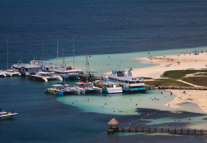 Mal clima afecta turismo náutico en Quintana Roo dlvr.it/TFwnJp