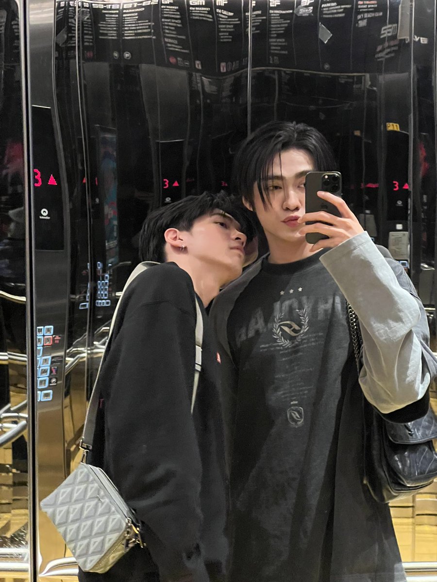 besevboom's tweet photo. Happy Halloween jaaa🎃🖤 https://t.co/xvNQaFLo5a