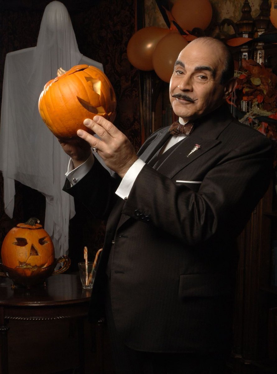 Happy Hallowe’en, mes amis! Remember to be careful, especially while bobbing for apples…