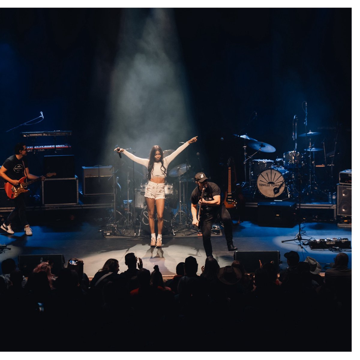 SachaOfficial_'s tweet photo. Toronto 📍 we created memories that will last a lifetime 🫶🏽😊 THANK YOU!!!
.
.
📸: Nick Marinac x Elliott Photography
.
.
#danforthmusichall #toronto #livemusic #concert #sacha #touring https://t.co/u1RsFLvEsF