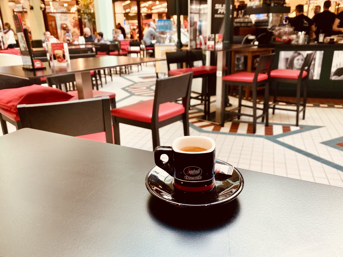 HKNDLKLC's tweet photo. 🎃 This is an #Helloween’spresso original by #Segafredo okay 👻 https://t.co/6kATtJ8GVP