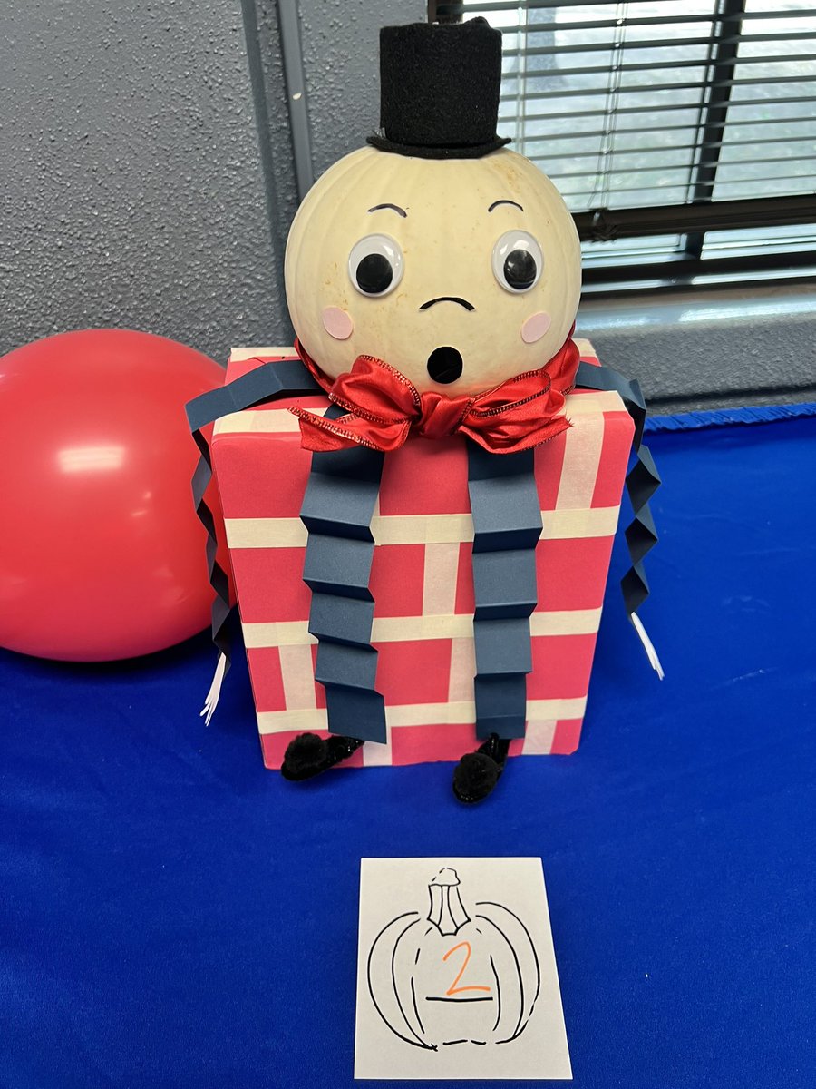 Susana Chavarría was our Teacher Literary Pumpkin WINNER! It was a close race but she is this year’s PUMPKIN QUEEN 🥳🥳🥳🥳🥳!