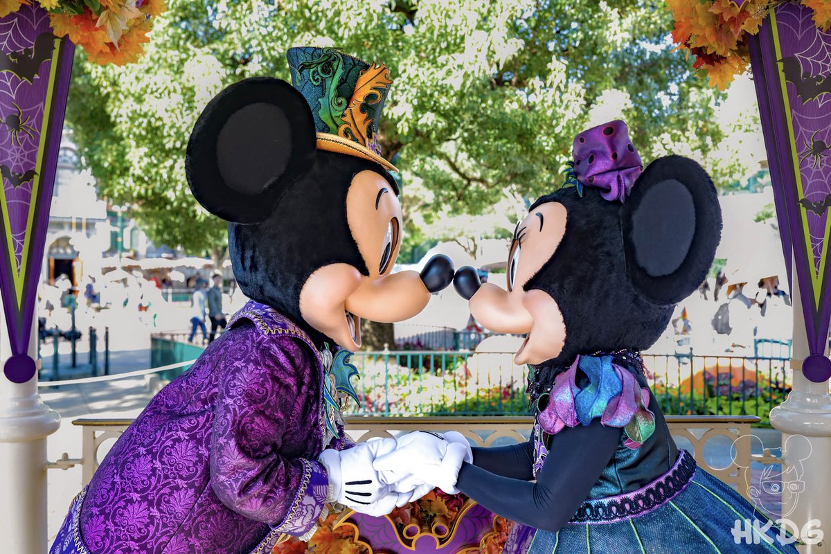 the_hkdg's tweet photo. 🎃 Final Day of this Spooky Season 👻

#Mickey #MickeyMouse #Minnie #MinnieMouse #MickeyandMinnie #DisneyHalloweenTime #HKDL #HKDisneyland #GetIntoWicked #MickeyAndFriends https://t.co/HmQApKphNc
