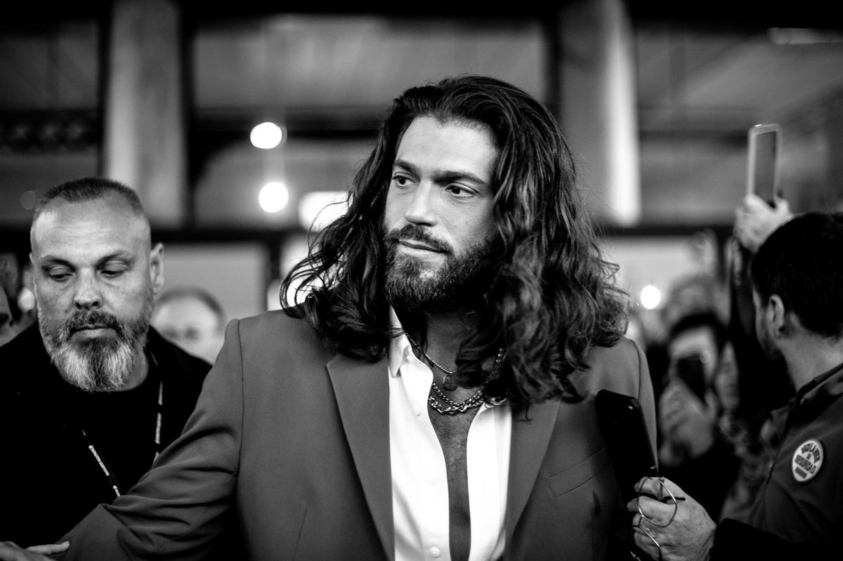 southseriesfest's tweet photo. ⭐️ El reconocidísimo actor #CanYaman recibió anoche el 'International Honorary SISF Member Award' en #South2024. 

🔗 + info en https://t.co/TkJX3oYLZo https://t.co/nrEGlbHIVW