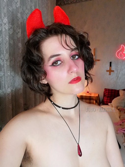 Happy Halloween! 😈🔥 https://t.co/5imVQkhZoE