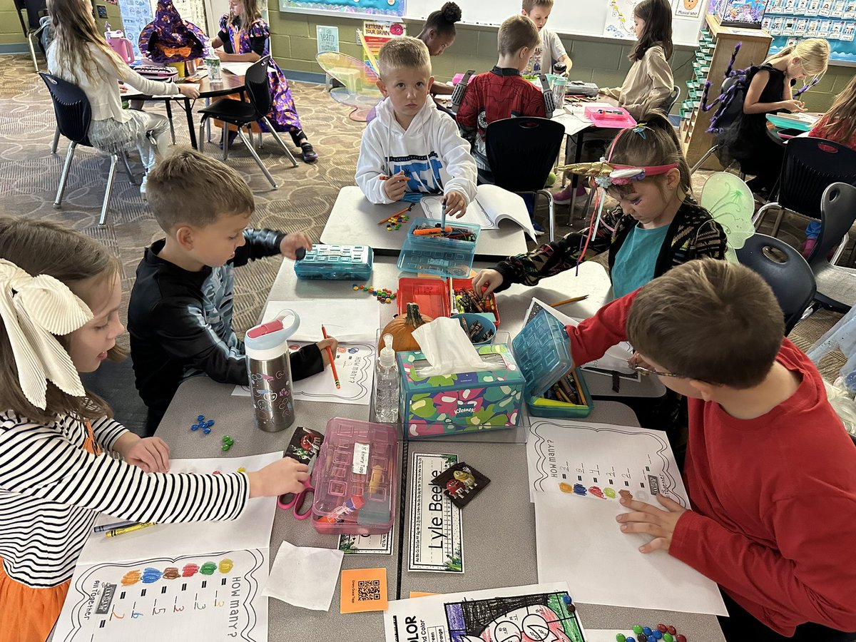 scbolin's tweet photo. m &amp; m math brings a smile on Halloween! 🎃 @KBElementary https://t.co/kw16MSnplu