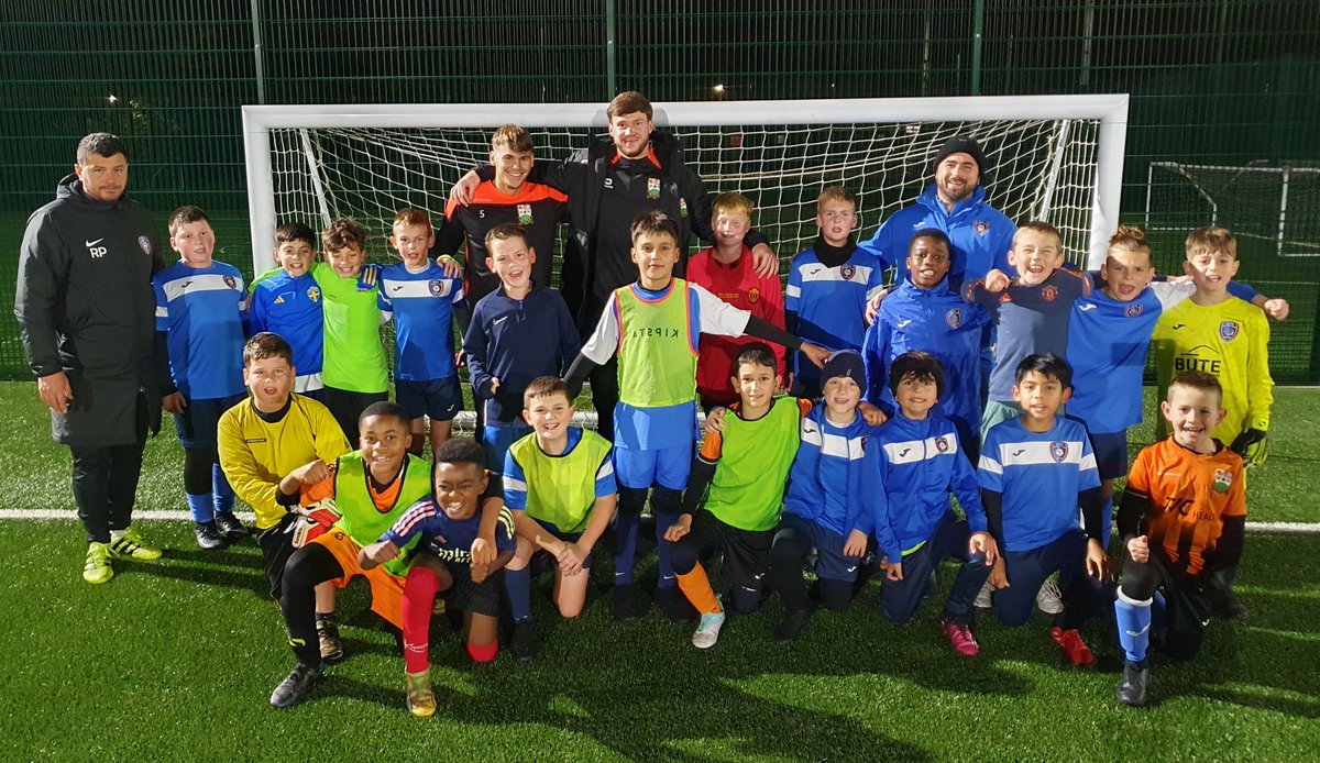 HiveTrust's tweet photo. Nick Hayes and Joe Rye visit Elite FC
First team squad members became 'Bees in the Community' this week by paying a visit to the training session of Affiliate Club, Elite FC at The Hive.
and London Bees fans. https://t.co/bECWmPqD3w
#BeesInTheCommunity #EliteFC #BarnetFC https://t.co/xbrdFD6ux2