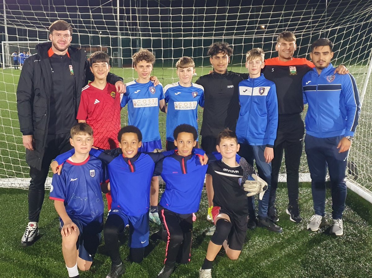HiveTrust's tweet photo. Nick Hayes and Joe Rye visit Elite FC
First team squad members became 'Bees in the Community' this week by paying a visit to the training session of Affiliate Club, Elite FC at The Hive.
and London Bees fans. https://t.co/bECWmPqD3w
#BeesInTheCommunity #EliteFC #BarnetFC https://t.co/xbrdFD6ux2