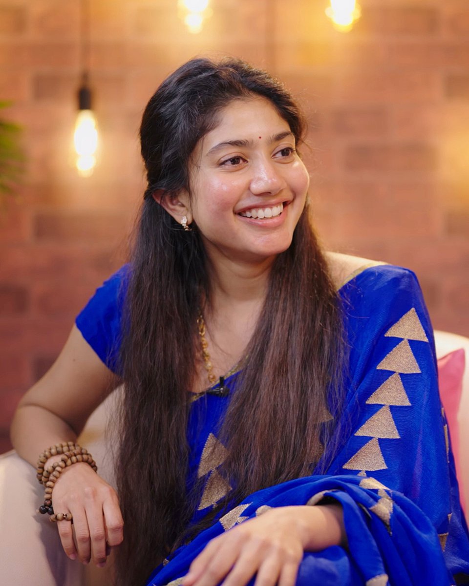 SaipallaviFC's tweet photo. One thing about #SaiPallavi is she gives you the performance of a lifetime everytime with all emotions in whatever role she is in...she proves it again with #Amaran!

She's a Greatest gift n Greatest blessing to the ART of CINEMA 🛐♥️
@Sai_Pallavi92 https://t.co/cPJqTSAEYx