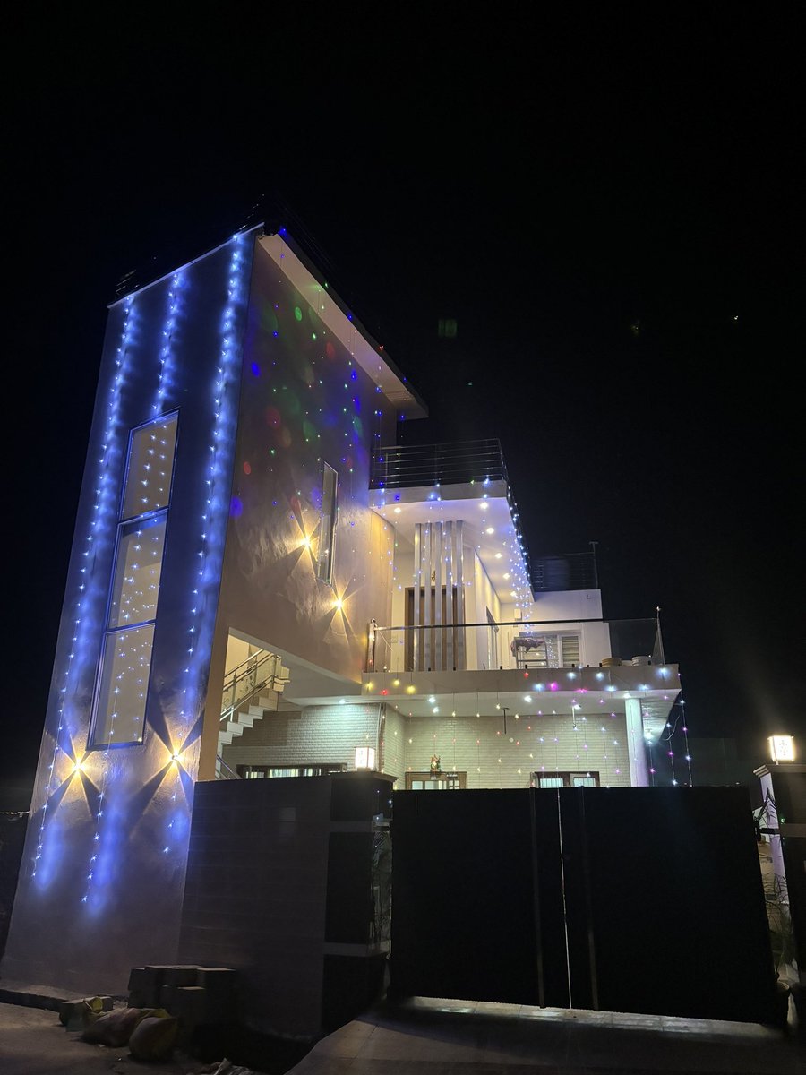 i_pranavmehta's tweet photo. Happy Diwali!🪔 

PS: I know I messed up the lighting. https://t.co/zoUYnNr4vM